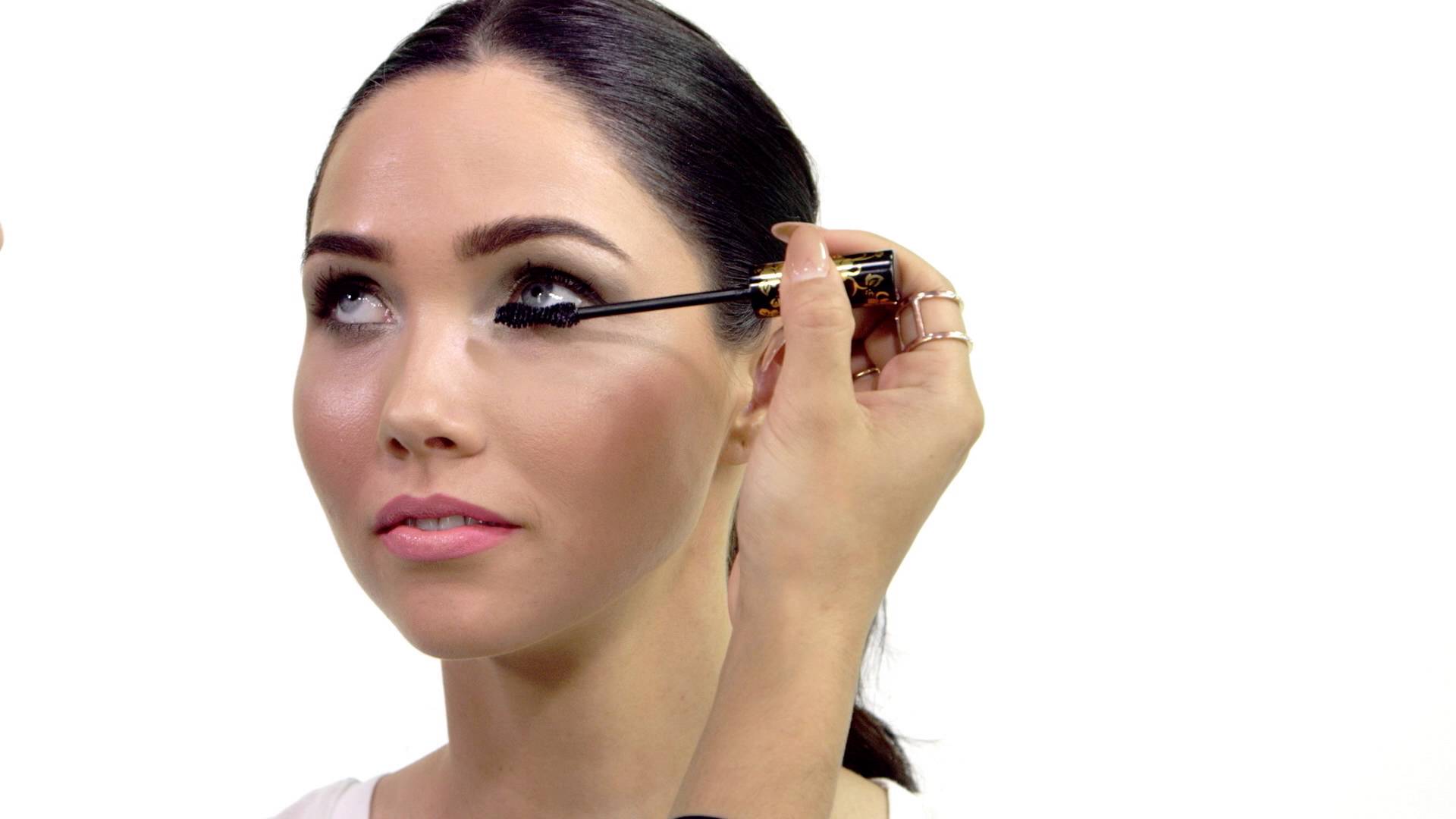  Argan-oil-for-face-to-enhance-your-eyelashes